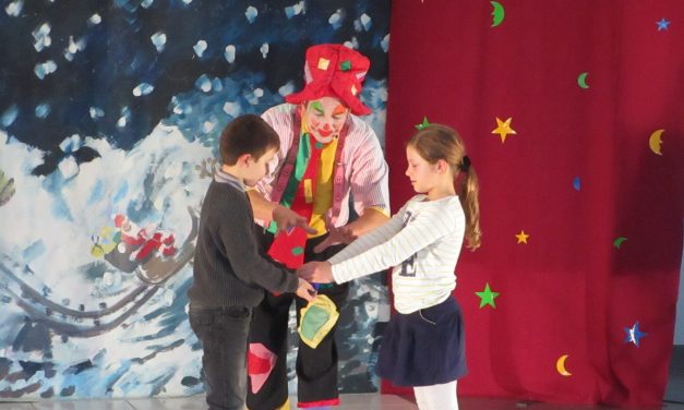 Félicien le magicien donne un spectacle pour nos élèves
