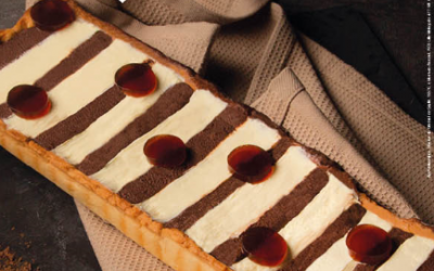 Les chroniques culinaires avril 2020 : Tarte ganache aux 2 chocolats et à la gelée de café.